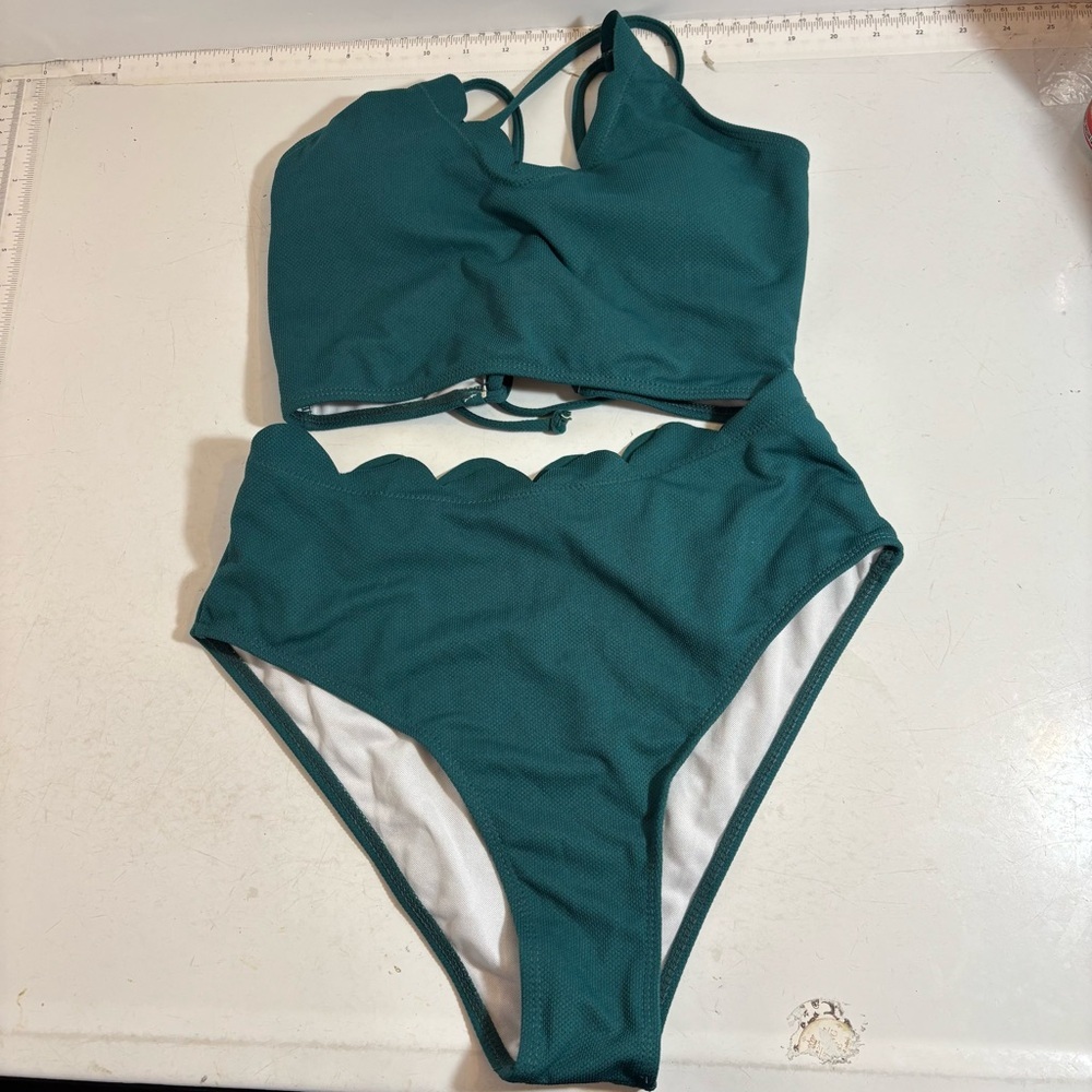 BNWT Zaful women's green scalloped high waisted‎ bikini in size medium